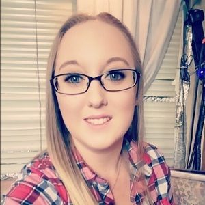 Meet your Posher, Katelyn